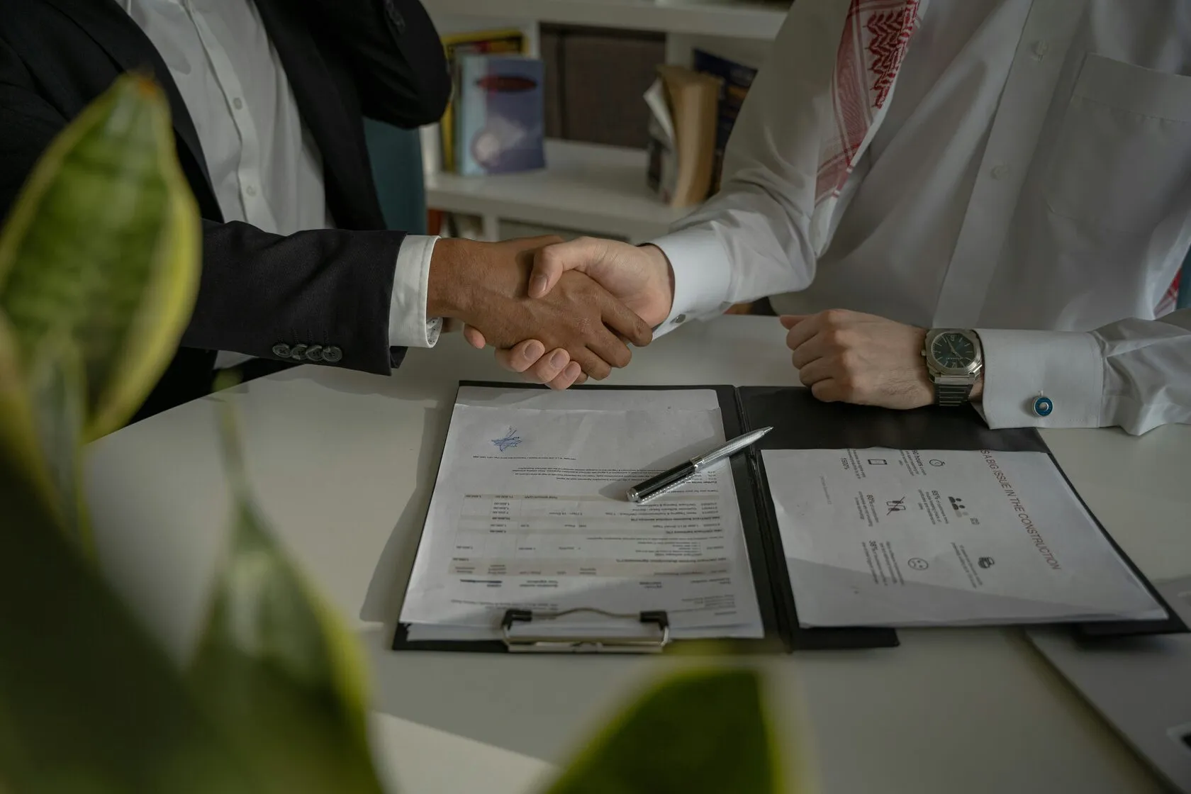 امضا قرارداد ثبت بیزینس  با بهترین مشاوران ثبت شرکت در دبی 