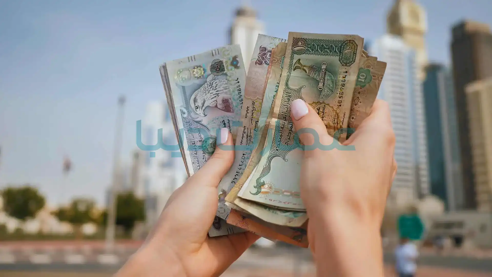 Minimum-income-in Dubai-and-the-Emirates